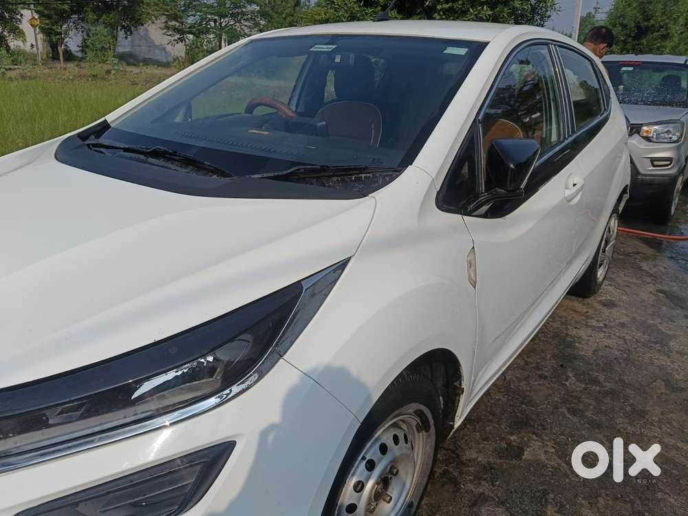 Tata Altroz Petrol 2023