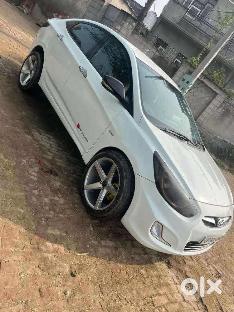 Hyundai Fluidic Verna 2012