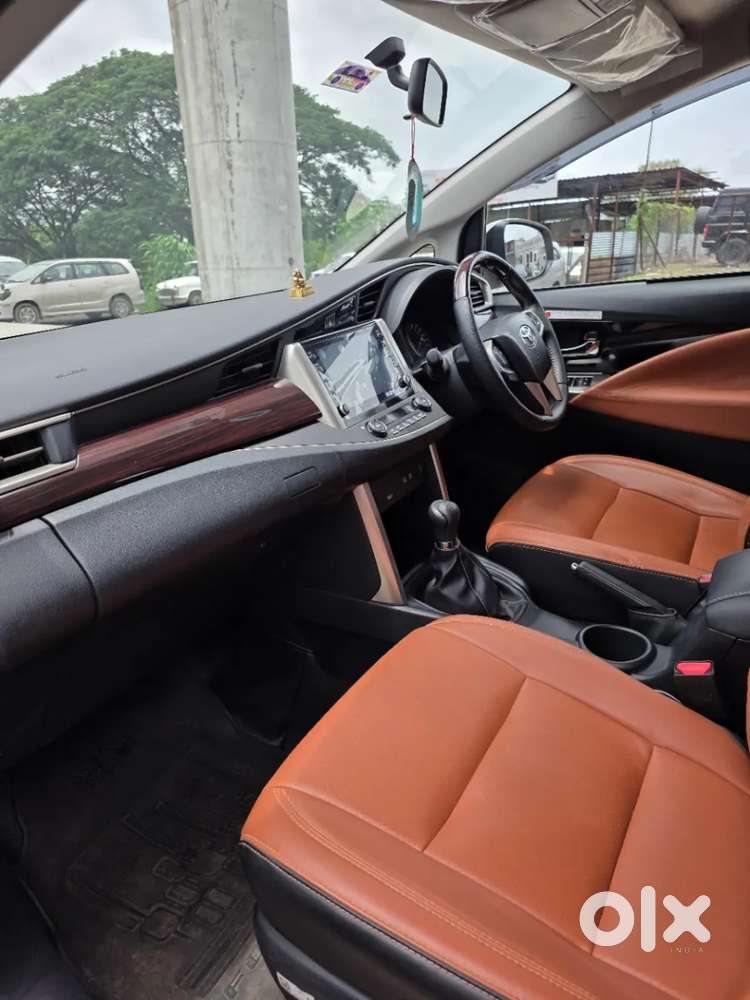 Toyota Innova Crysta [2020-ongoing] 2.4 Vx 8 Str, 2025, Diesel
