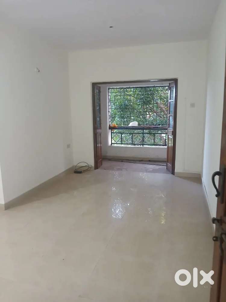 Spacious 2bhk flat in central area