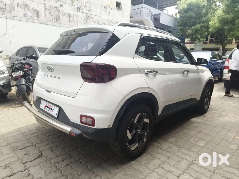 Hyundai Venue Sx (o) Mt 1.5 Diesel, 2021, Diesel