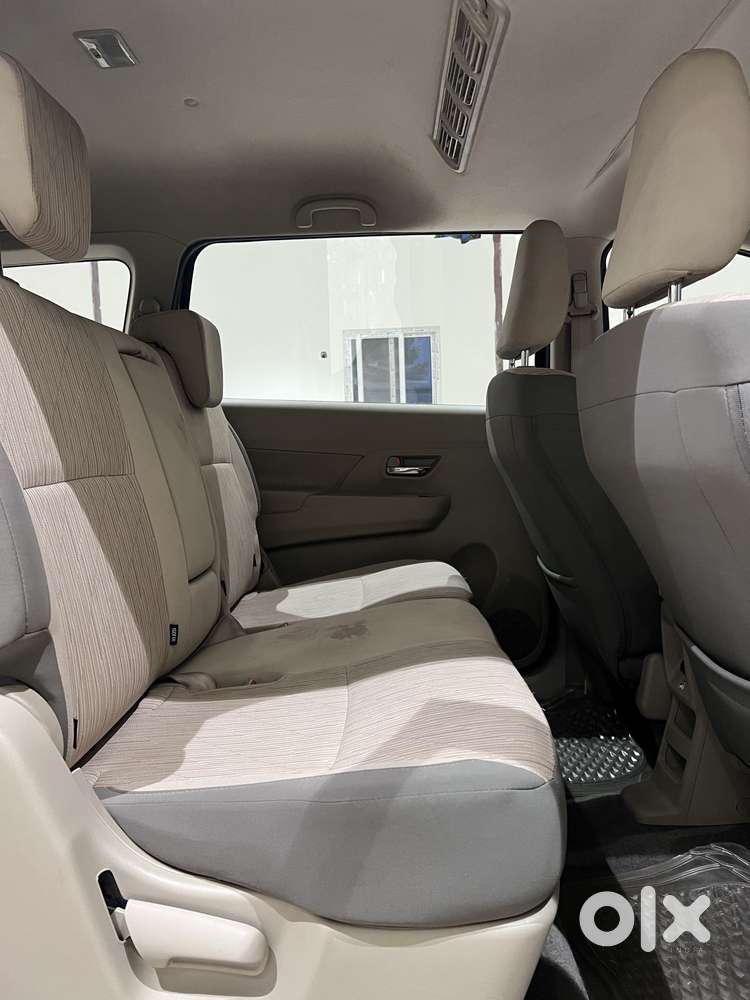 Maruti Suzuki Ertiga Zxi Plus Shvs, 2022, Petrol