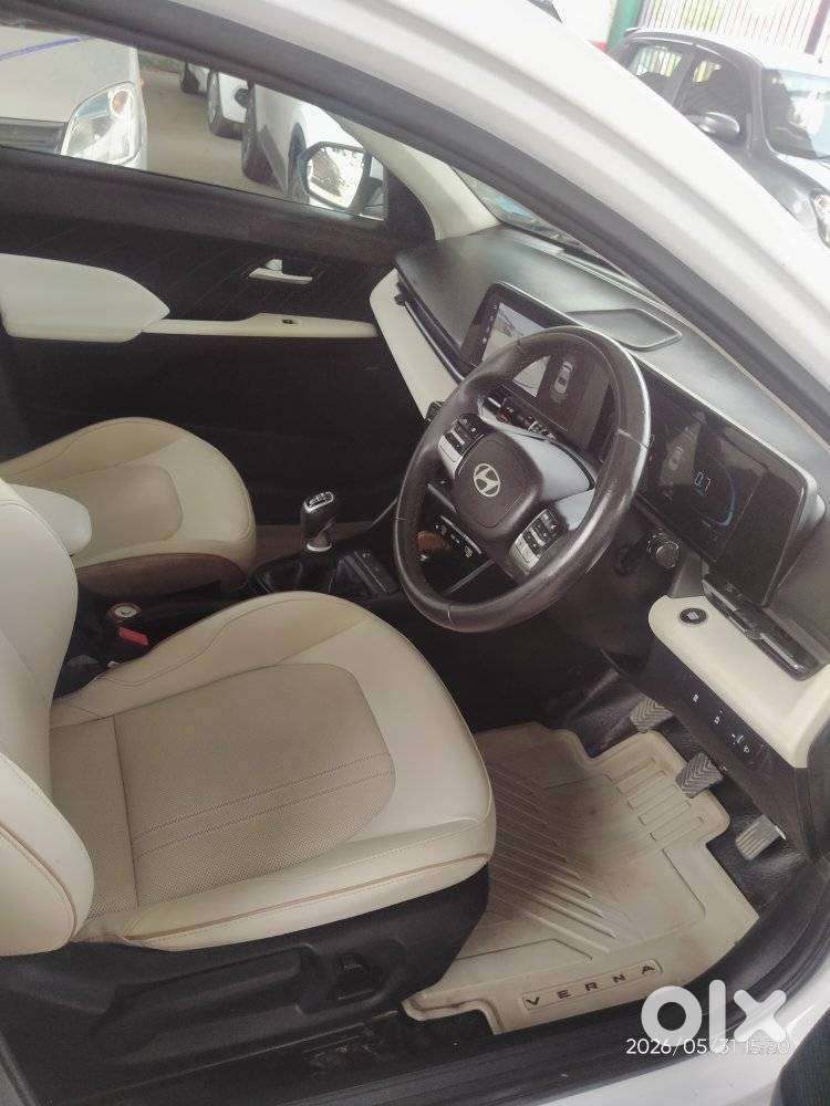Hyundai Verna 1.5 Mpi Mt Sx (o), 2023, Petrol