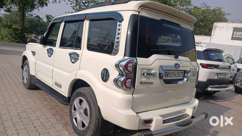 Mahindra Scorpio S6 Plus, 2017