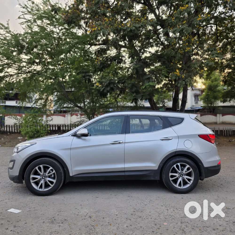 Hyundai Santa Fe 4wd At 2015 Top Variant.