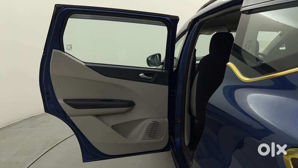 Renault Triber Rxz, 2022, Petrol