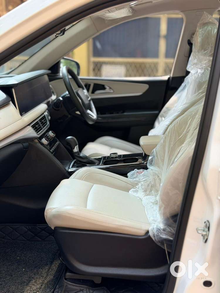 Mahindra Xuv700 2.2 Ax 7 Diesel At Luxury Pack Str, 2023, Diesel