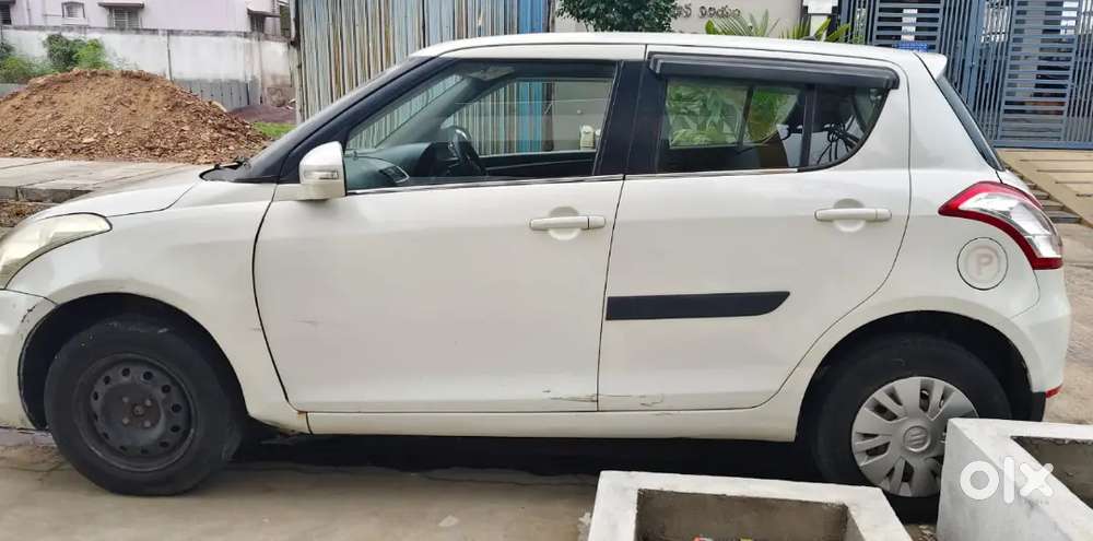 Swift Vxi (o)2017 
Petrol 71000 Km Driven