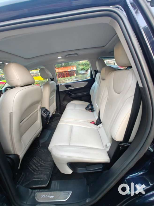 Mahindra Xuv700 2.0 Ax 7 Petrol At Str, 2023, Petrol