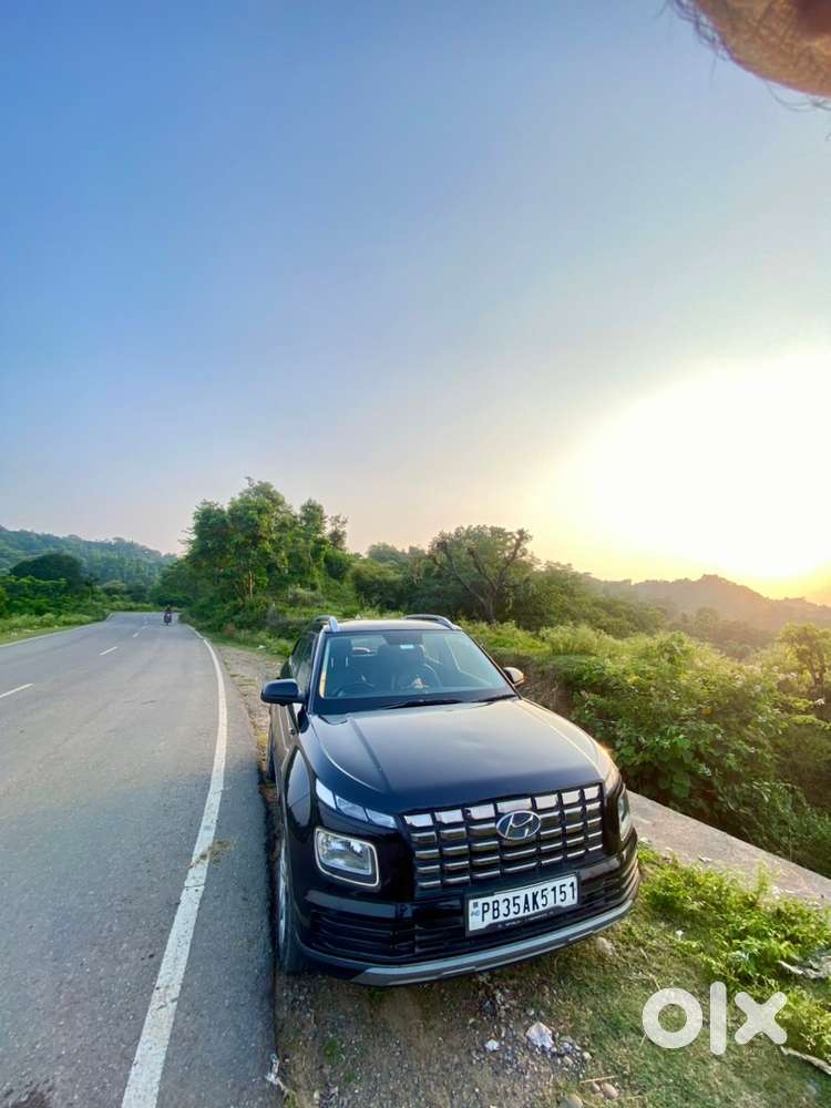 Hyundai Venue Petrol 2024