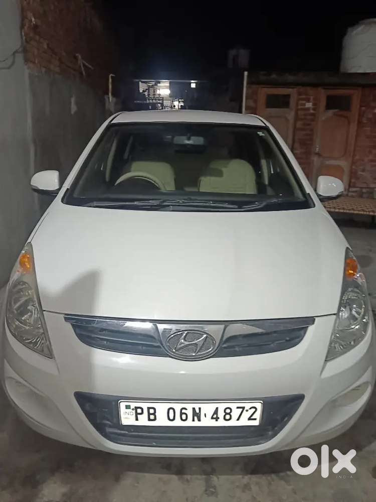 Hyundai I20 Active 2011 Diesel 100000 Km Driven