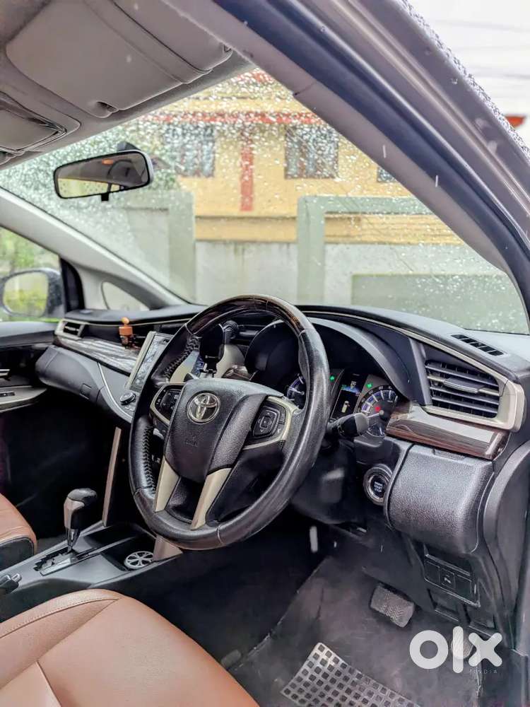 Toyota Innova Crysta 2.8 At Top 2016