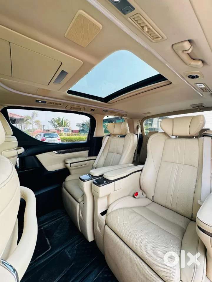 Toyota Vellfire Vip – Executive Lounge, 2023, Petrol