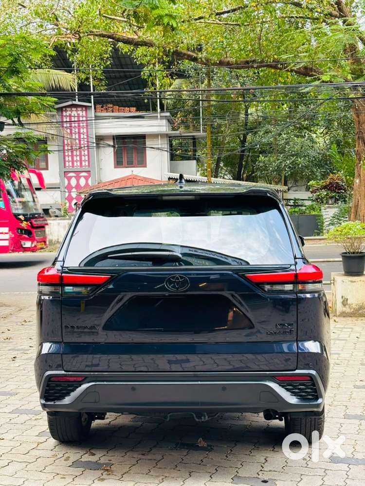 2024 Toyota Innova Hycross Vx | 71,000 Km | Sparkling Black |