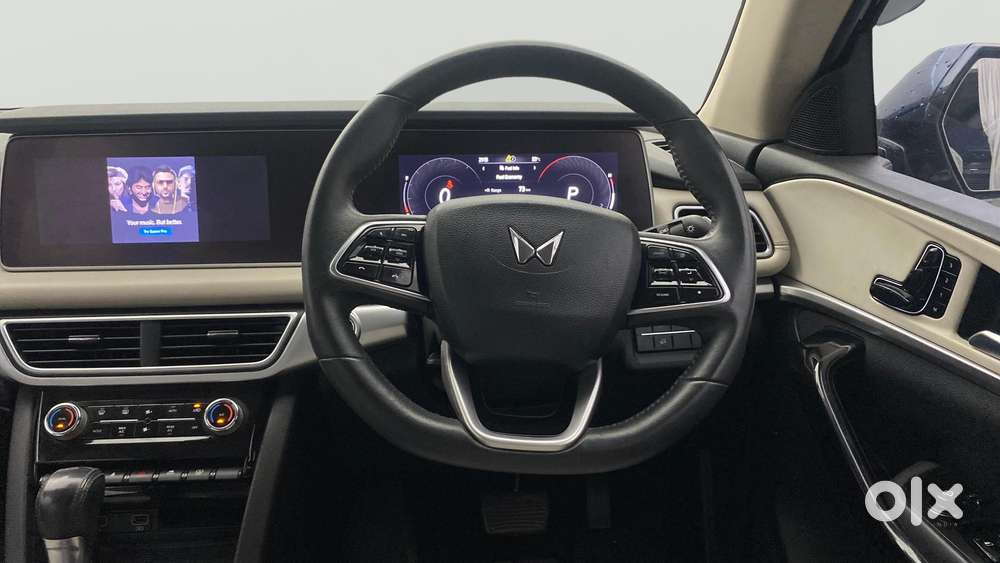 Mahindra Xuv700 2.0 Ax 7 Petrol At Str, 2022, Petrol