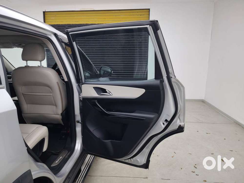 Mahindra Xuv700 2.0 Ax 7 Petrol At Luxury Pack Str, 2023, Petrol