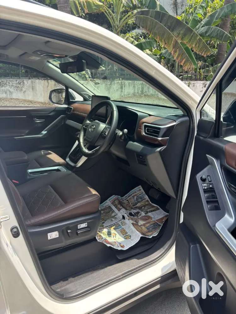 Toyota Innova Hycross 2024