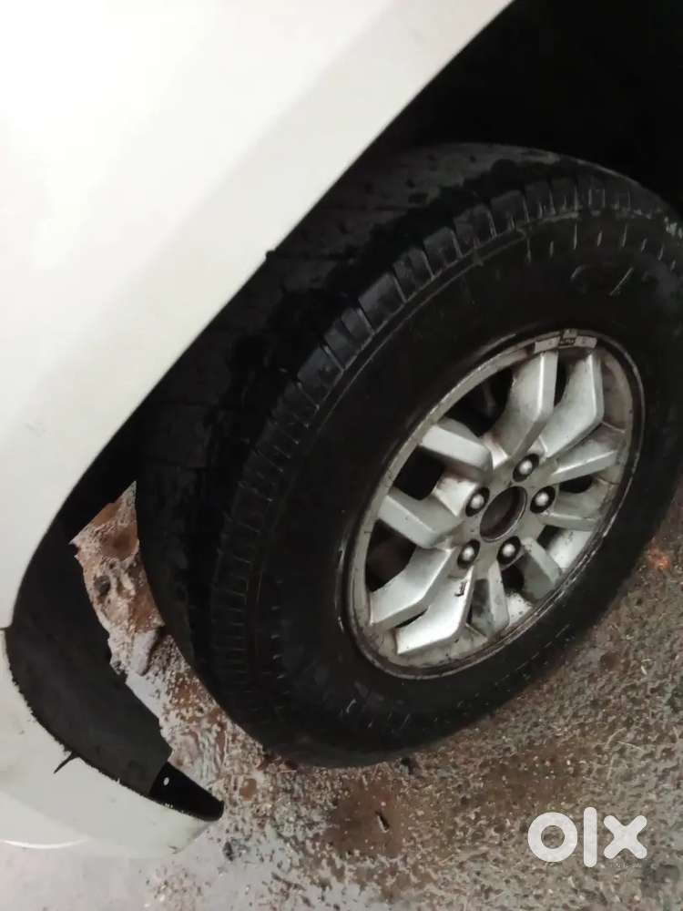 Mahindra Tuv 300