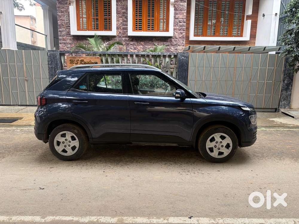 Hyundai Venue 1.2 S (o), 2022, Petrol