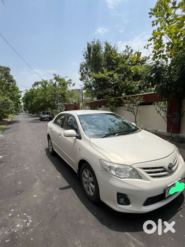 Toyota Corolla Altis 1.8 Sportz 2013