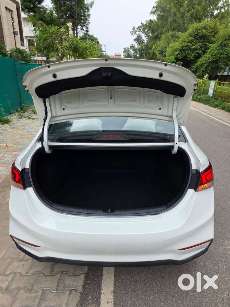 Hyundai Verna 1.6 Vtvt Sx, 2019, Petrol