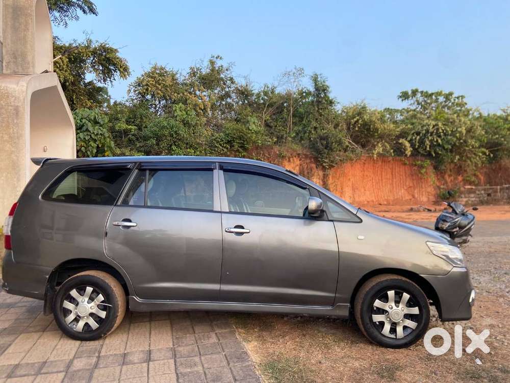 Toyota Innova (2012)