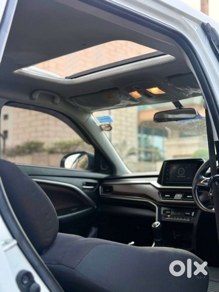 Maruti Suzuki Brezza 1.5 Zxi Smart Hybrid, 2022, Petrol