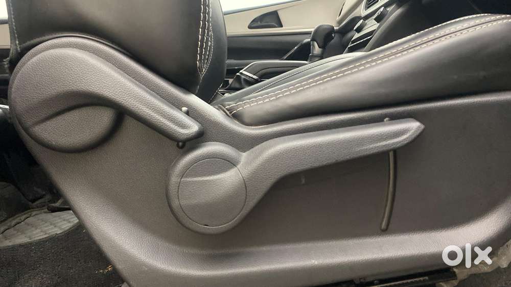 Mahindra Xuv700 2.2 Ax 5 Diesel At 7 Str, 2023, Diesel