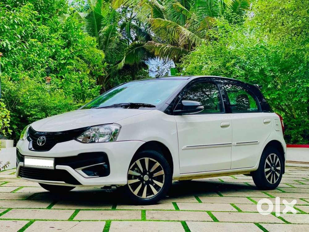 Toyota Etios Liva V Dual Tone, 2019, Petrol