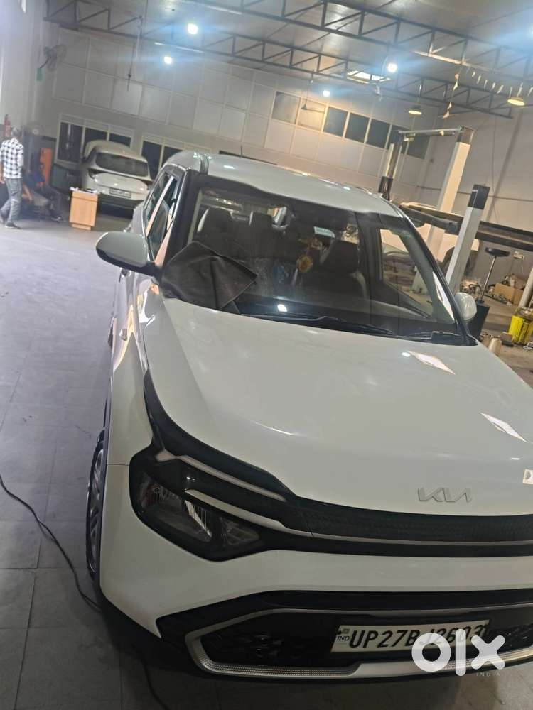 New Brand Condition White Colour Kia Carens
