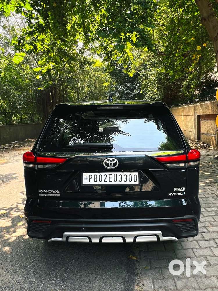 Toyota Innova Hycross 2.0 Zx Hybrid 7 Str, 2024, Petrol