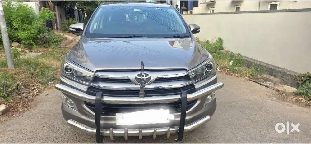 Toyota Innova Crysta 2.4 V 2017