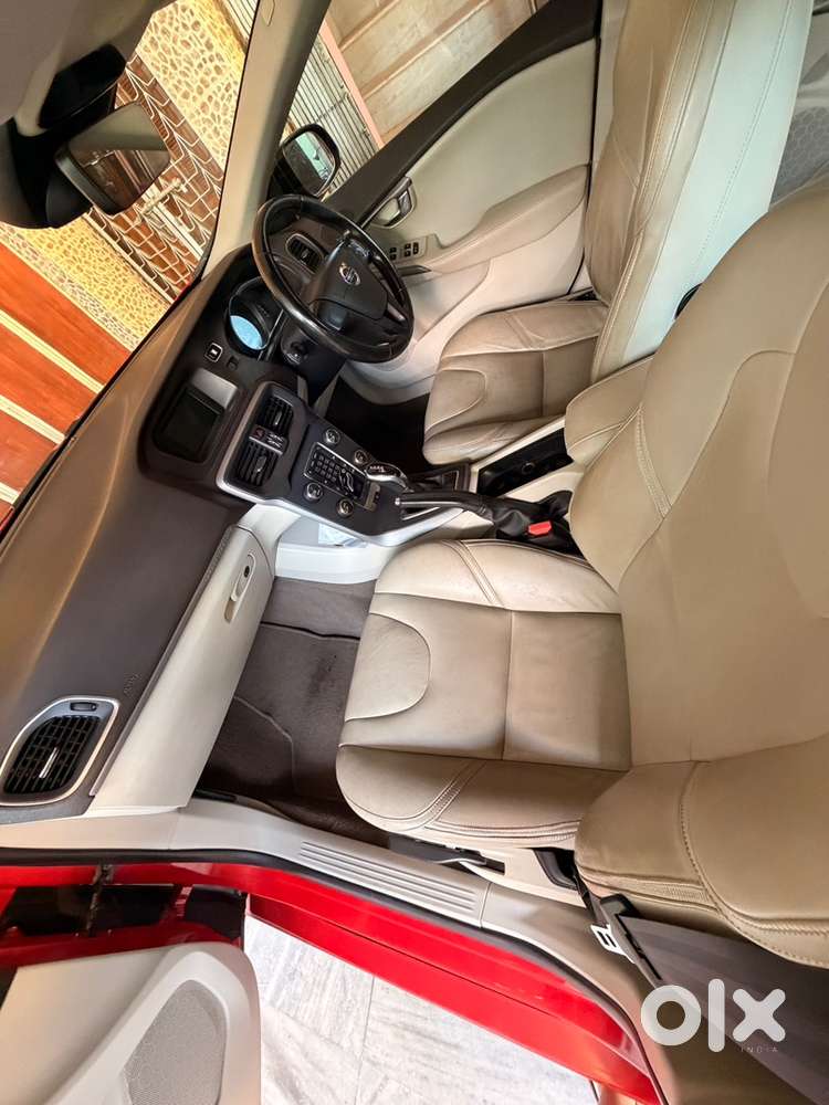 Volvo V40 Cross Country 2017 Petrol Well Maintained