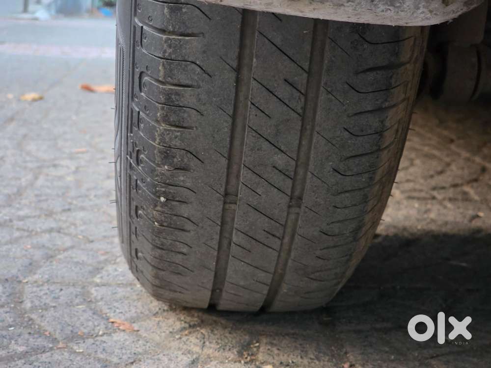 Maruti Suzuki Swift Dzire 1.2 Zxi Bsiv, 2011, Petrol