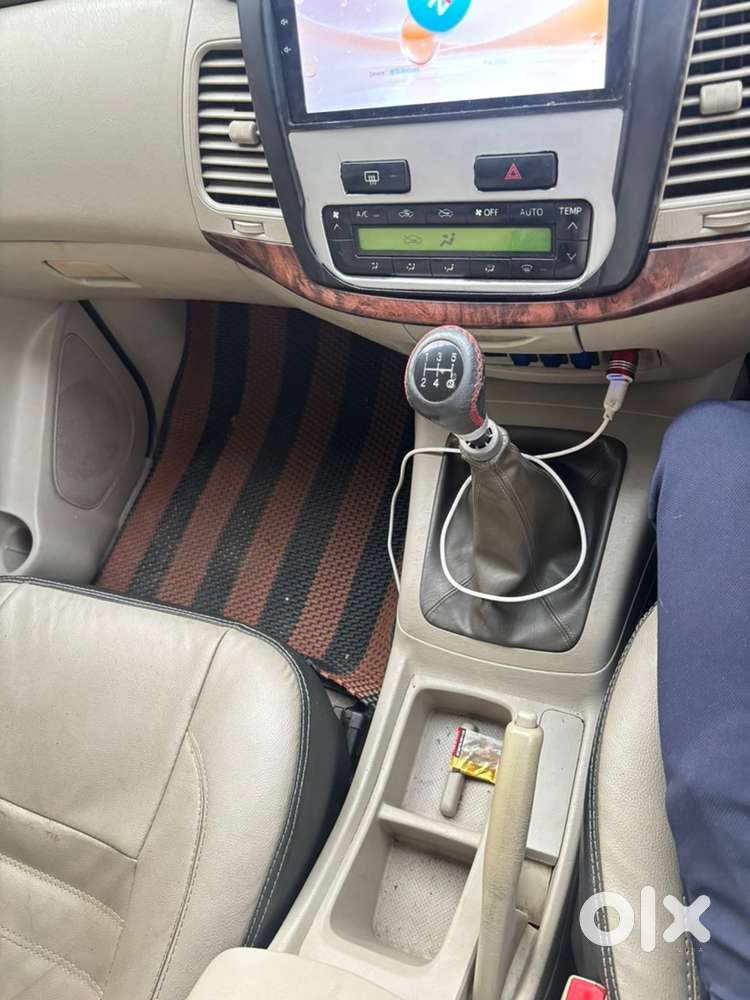 Toyota Innova 2.0 V 2012
