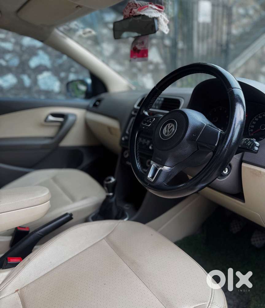 Volkswagen Vento 1.2 Highline Plus At 16 Alloy, 2015, Petrol