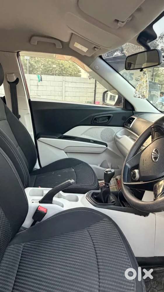 Mahindra Xuv300 W4, 2022, Petrol