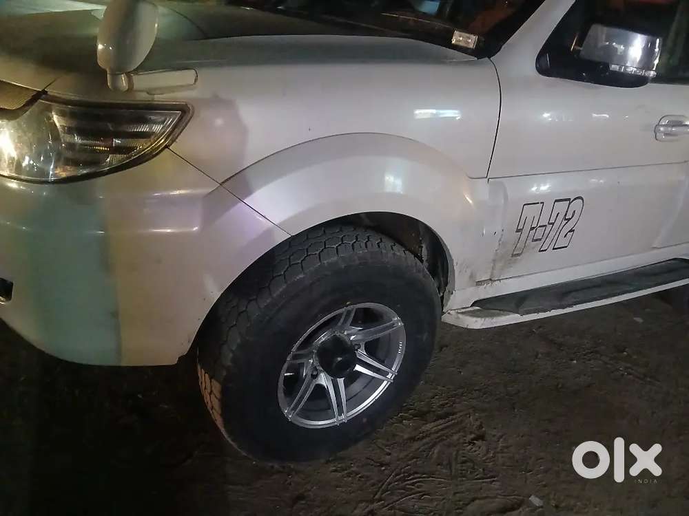 Tata Safari Storme 2015