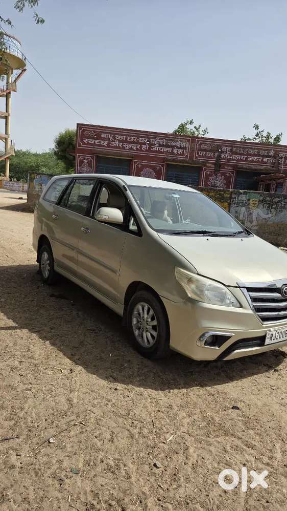 Toyota Innova 2012
