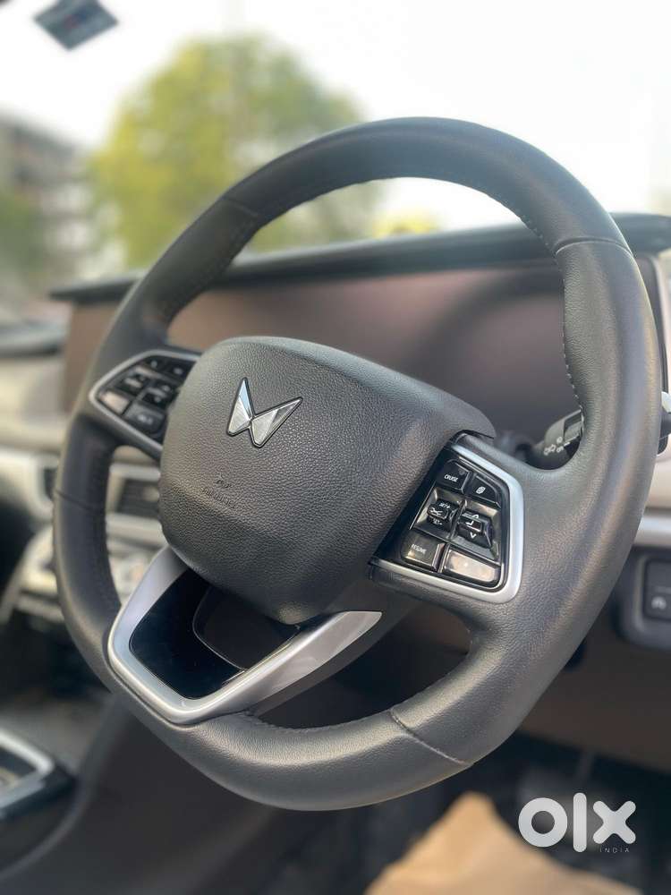 Mahindra Xuv700 2.2 Ax 7 Diesel At Luxury Pack Str Awd, 2023, Diesel