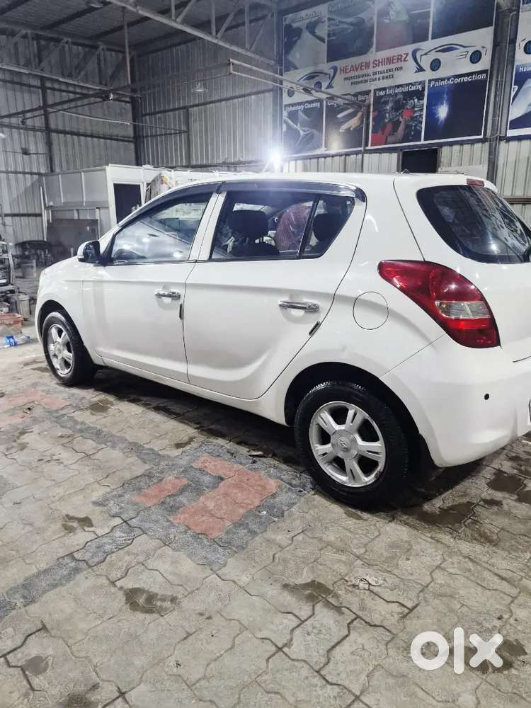 Hyundai I20 Asta Top End Madal Very Low K.m.30000 Only Csr Shroom Cand