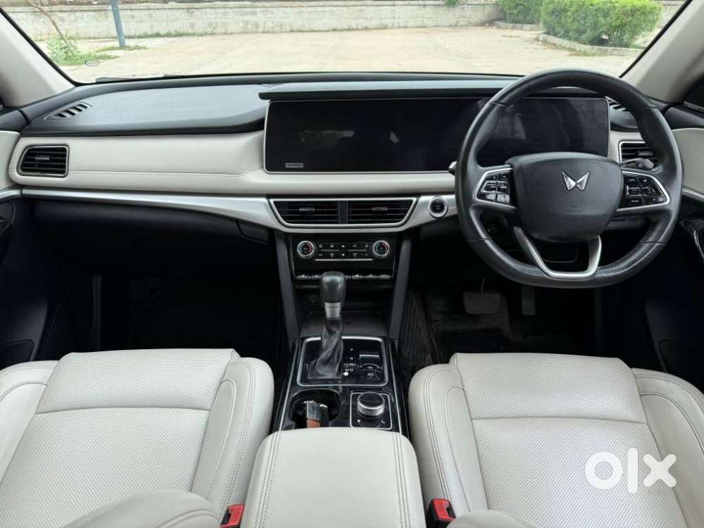 Mahindra Xuv700 Ax7 Luxury Pack Awd, 2023, Diesel