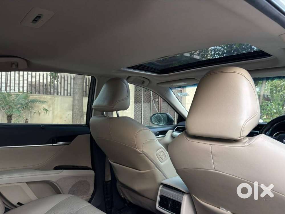 Toyota Camry Hybrid, 2020, Cng & Hybrids