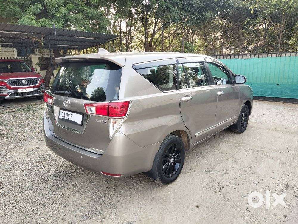 Toyota Innova Crysta 2.4 G Plus Mt 8 Str, 2017, Diesel