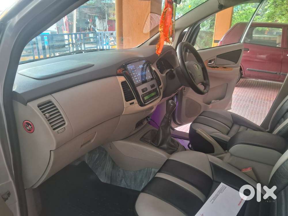 Toyota Innova 2.5 V Diesel 7-seater, 2010, Diesel