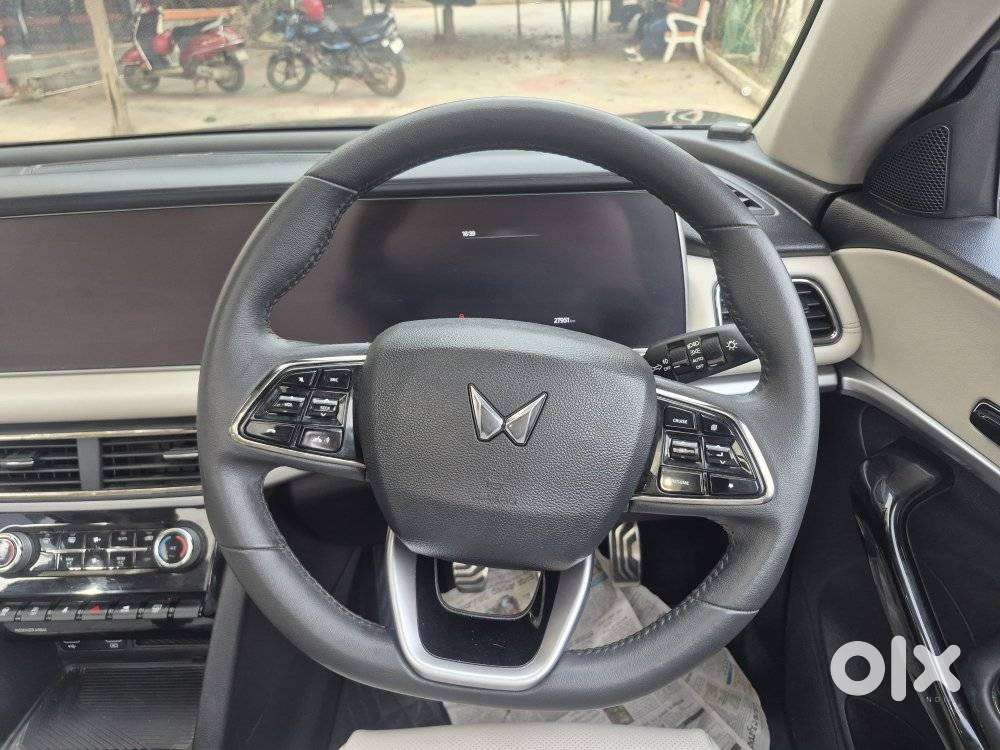 Mahindra Xuv700 2.0 Ax 7 Petrol Mt Str, 2024, Petrol