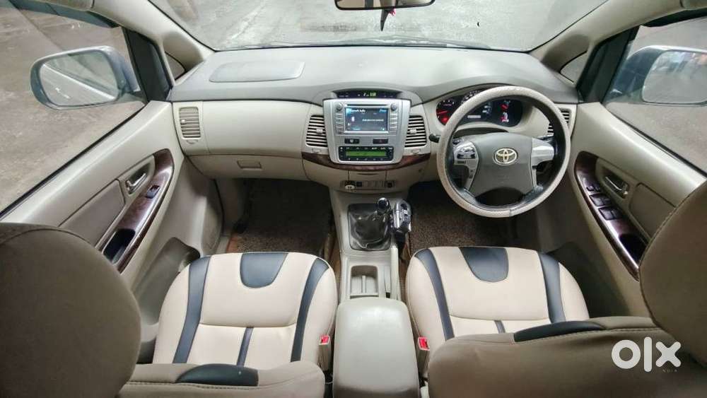 Toyota Innova 2.5 V 8 Str, 2013