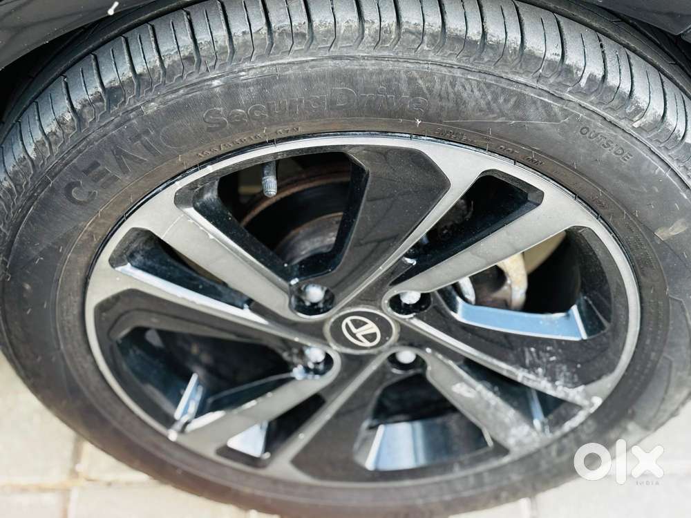 Tata Altroz 1.2 Xz Plus Dark Edition, 2021, Petrol