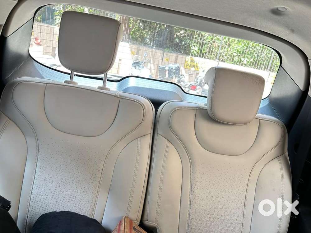 Mahindra Xuv700 2022 Diesel Well Maintained