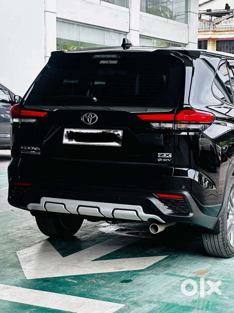 Toyota Innova Hycross Petrol 2025